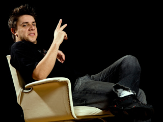 Stand Up de Oscar Filho fica em cartaz no Teatro Shopping Frei Caneca até dezembro
